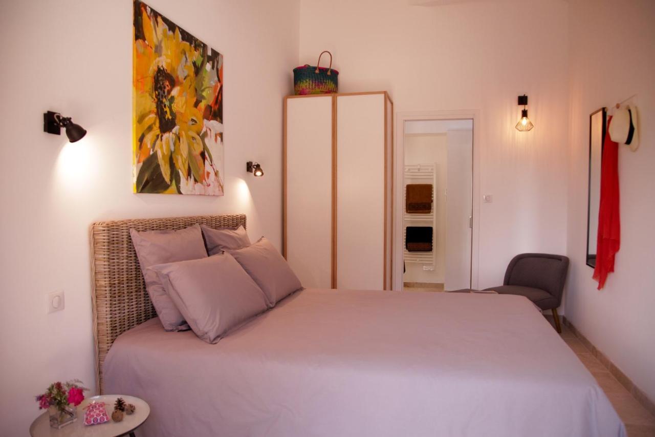 La Figue Noire Bed & Breakfast Caromb Exterior photo